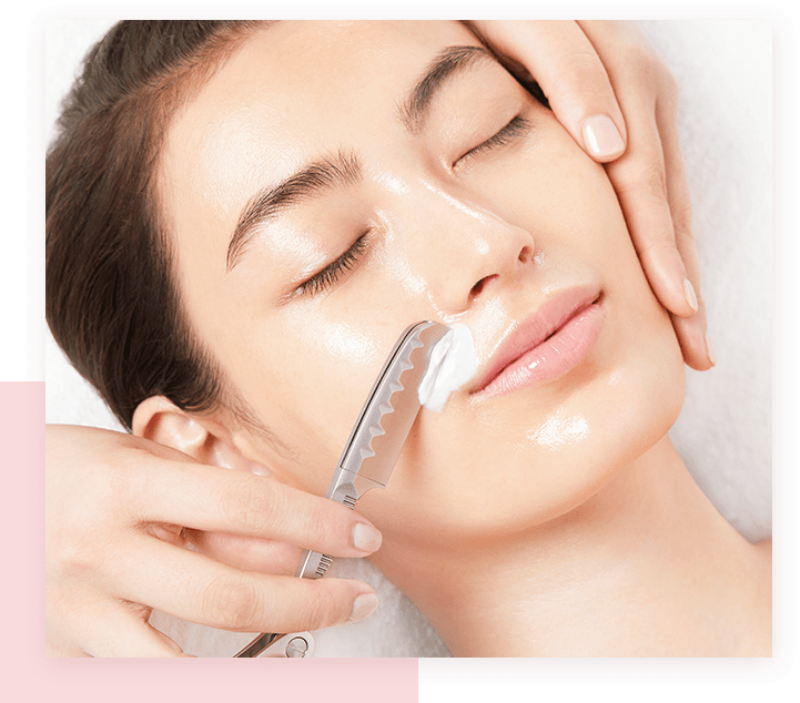 シェービングする女性